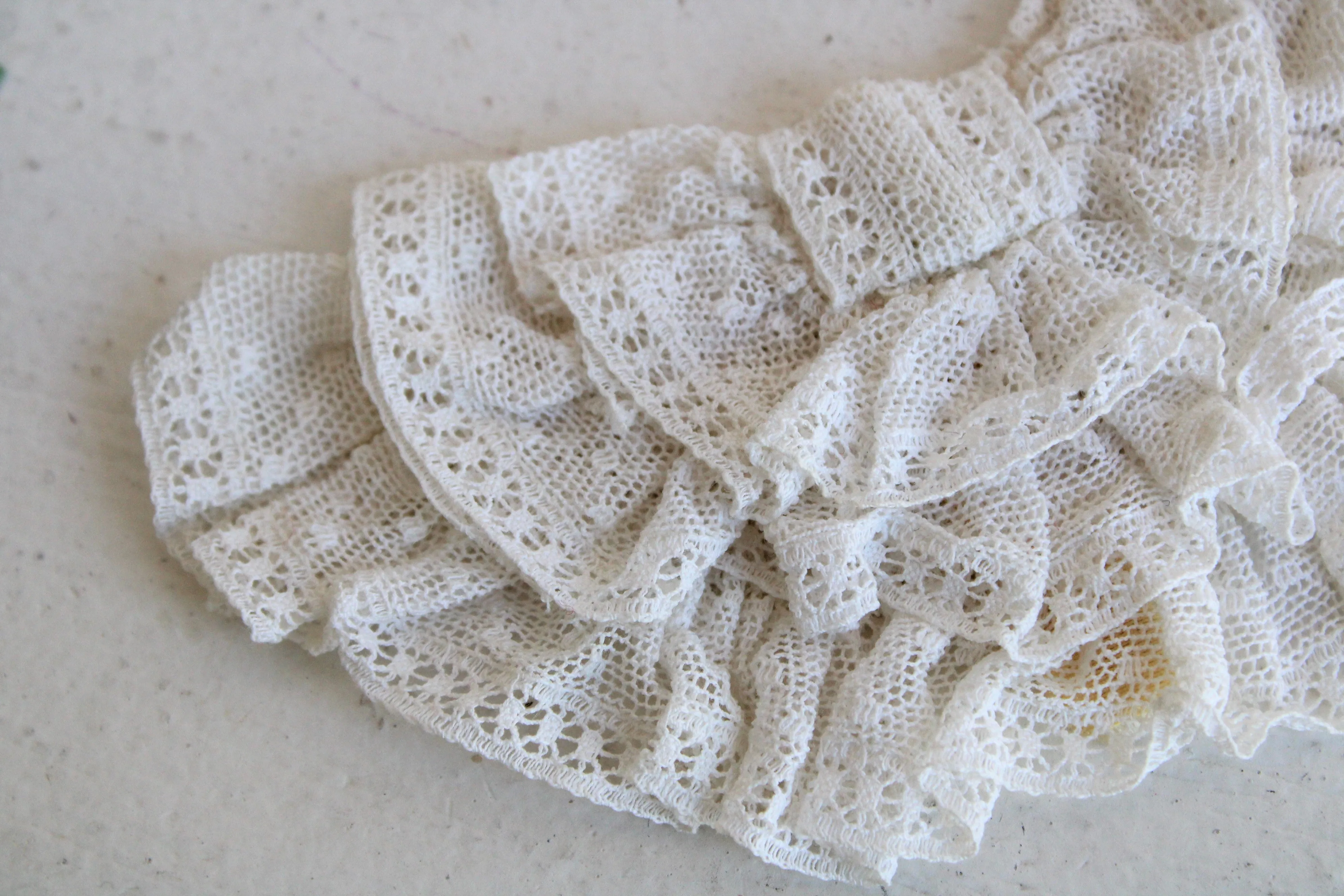 Vintage 1940s White Lace Bow, Beau Catcher by Jami