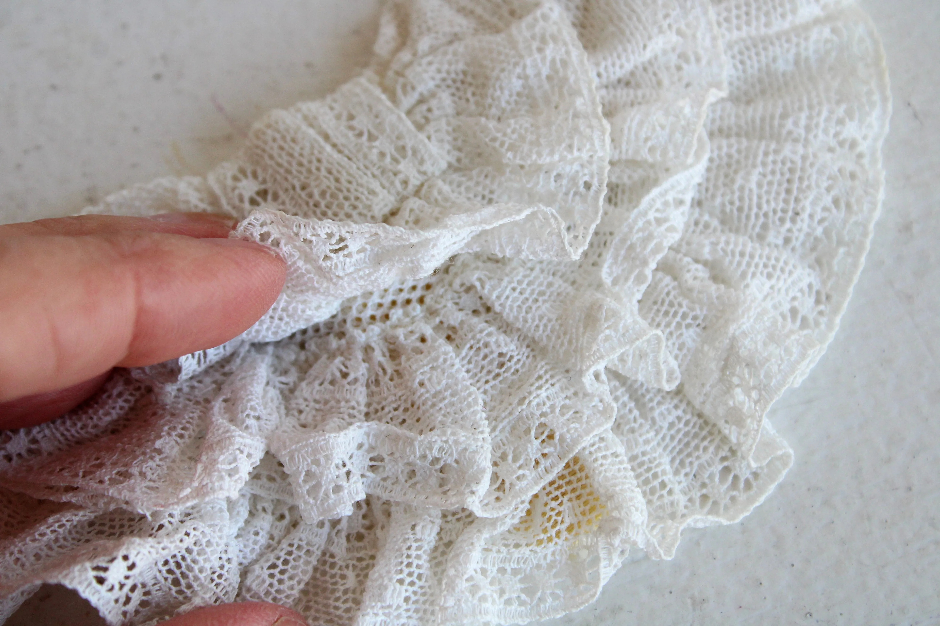 Vintage 1940s White Lace Bow, Beau Catcher by Jami